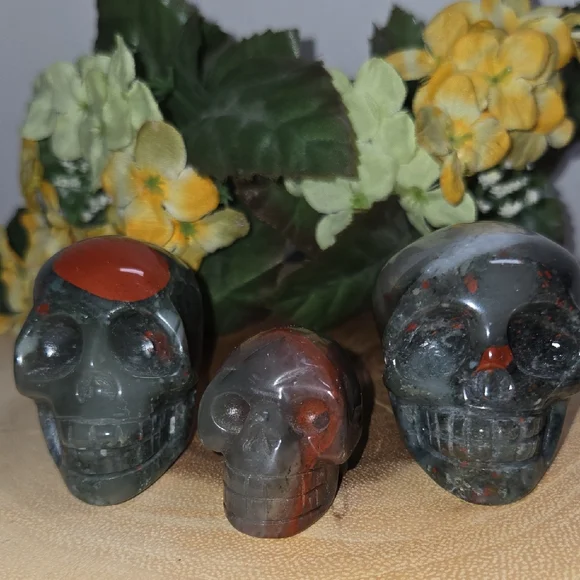 Bloodstone Skull Trio - Picture 1 of 6